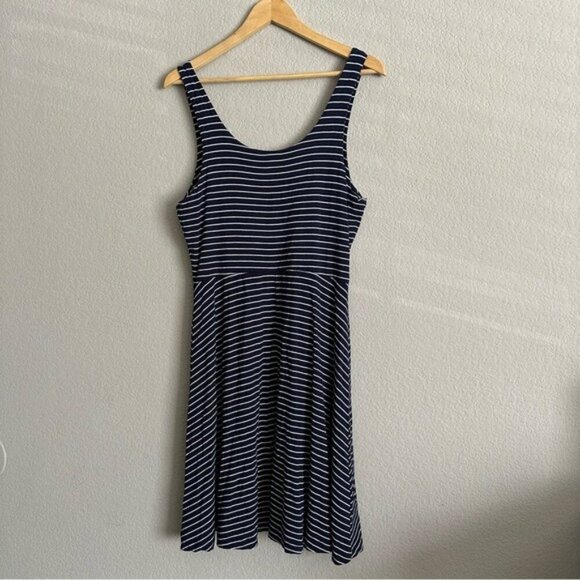 Old Navy Sleeveless Fit & Flare Striped Navy & White Jersey Dress Sz Large - Picture 3 of 9
